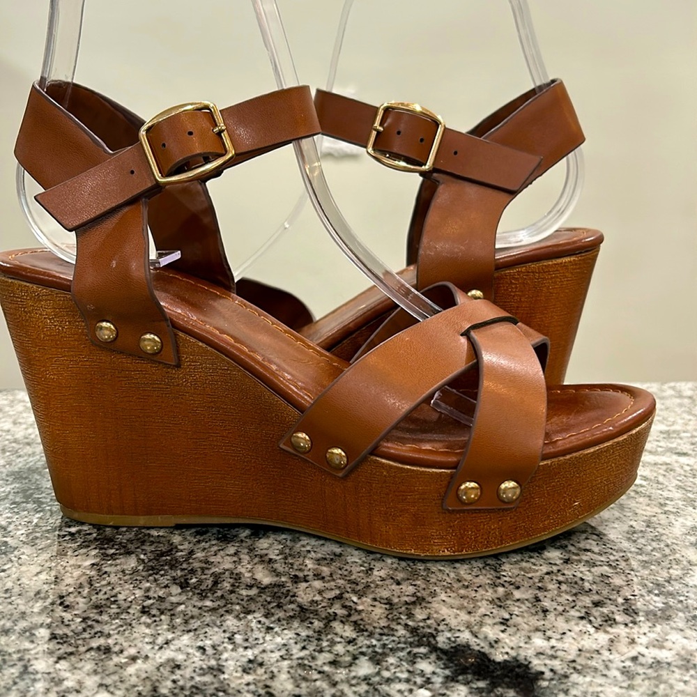 7.5 Y Not Brown Platform Sandals